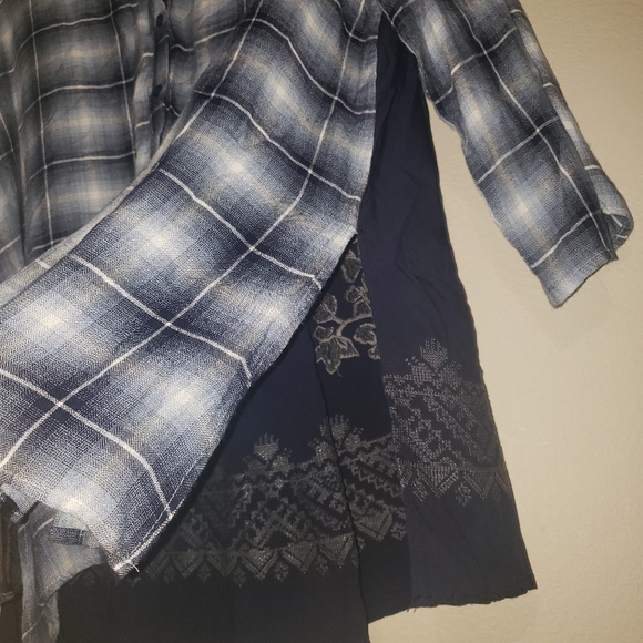 BLUE PLAID TOP WITH EMBROIDERED BACK - Picture 5 of 12